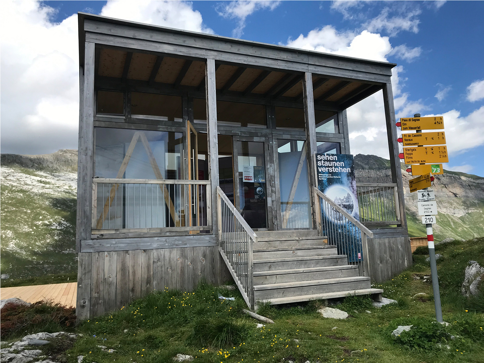 Pavillon information près de la Segneshütte (GR).