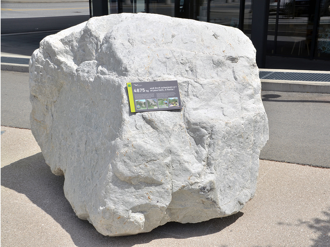 Quelques tonnes de quartzite pour illustrer la puissance des laves